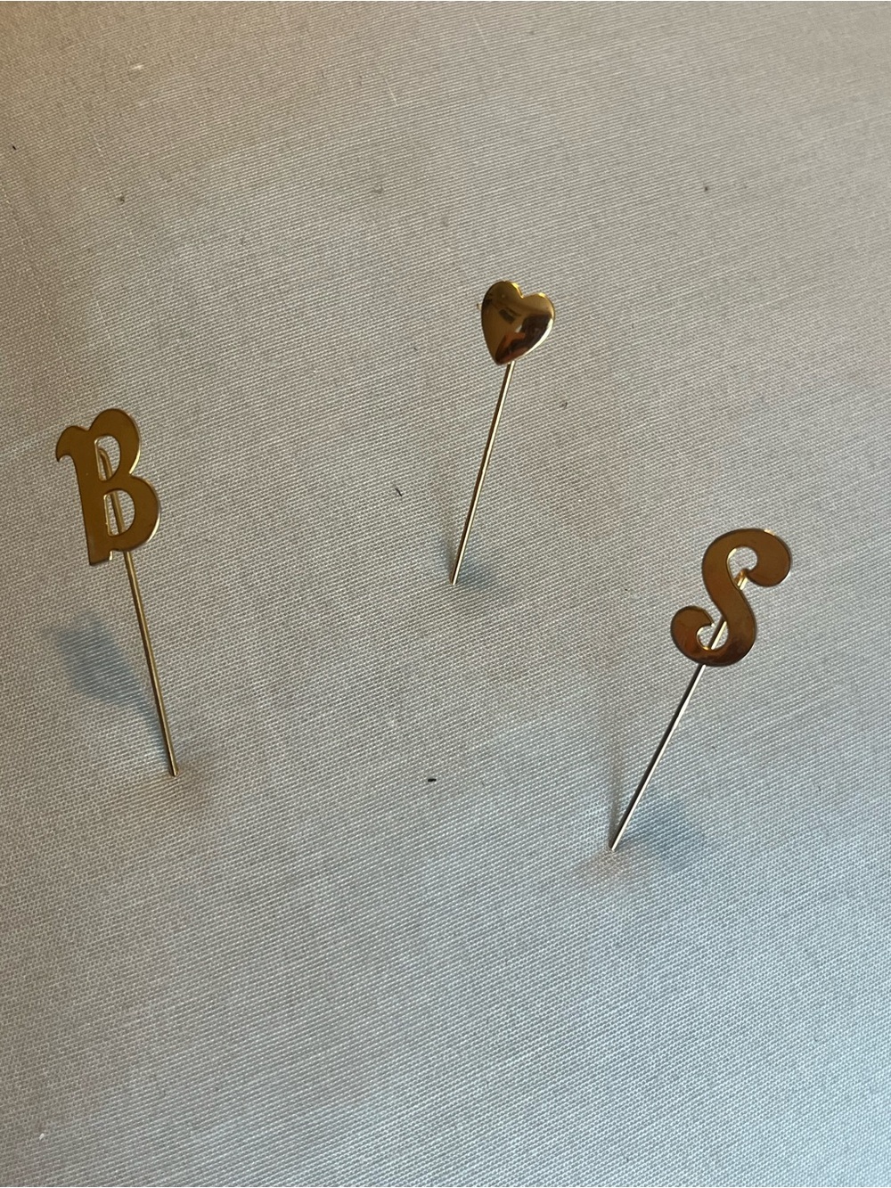 Vintage 80s-90s Gold Heart and Letter Decorative Pins
